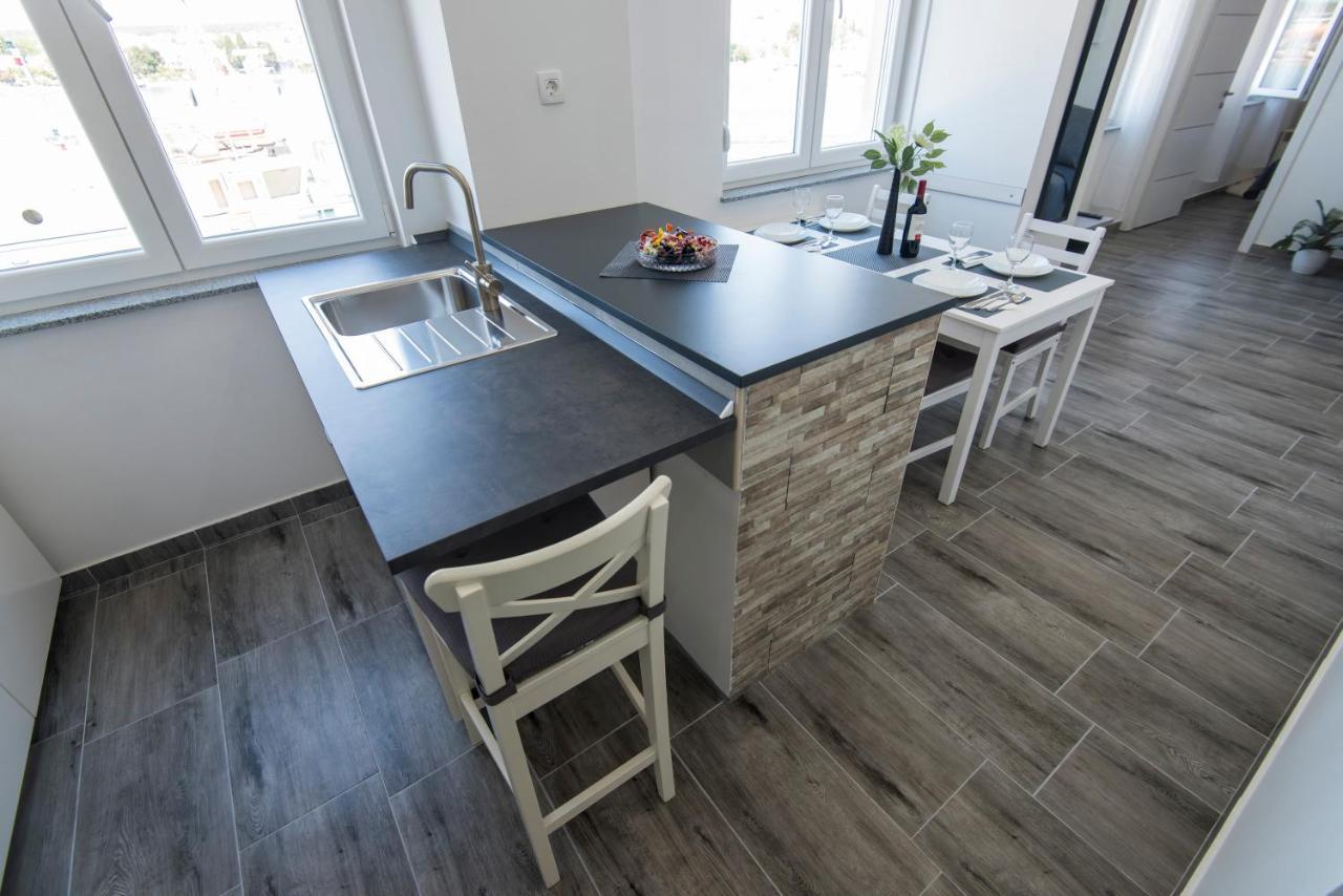 Pleasure Sea View Apartman *